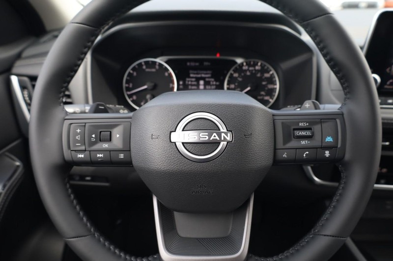 Nissan Rogue Vehicle Image 09