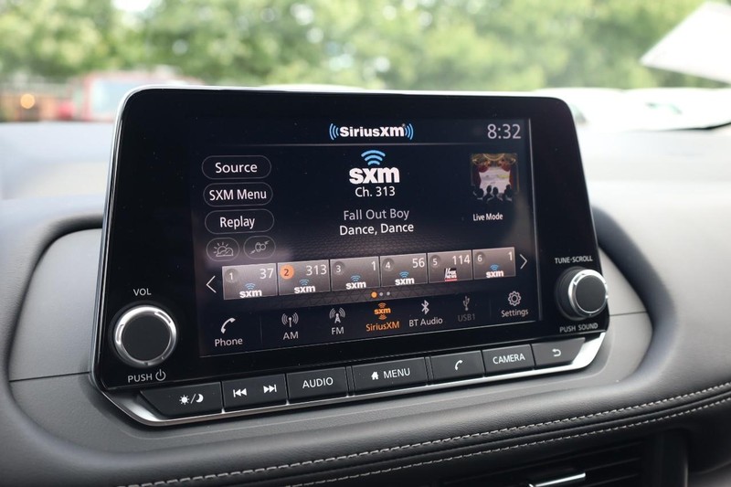Nissan Rogue Vehicle Image 11