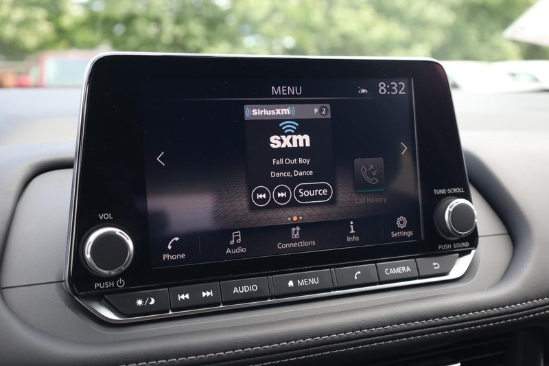 Nissan Rogue Vehicle Image 12