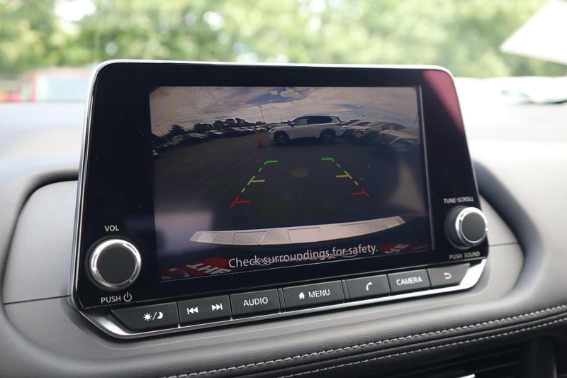 Nissan Rogue Vehicle Image 13