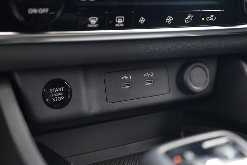 Nissan Rogue Vehicle Image 15