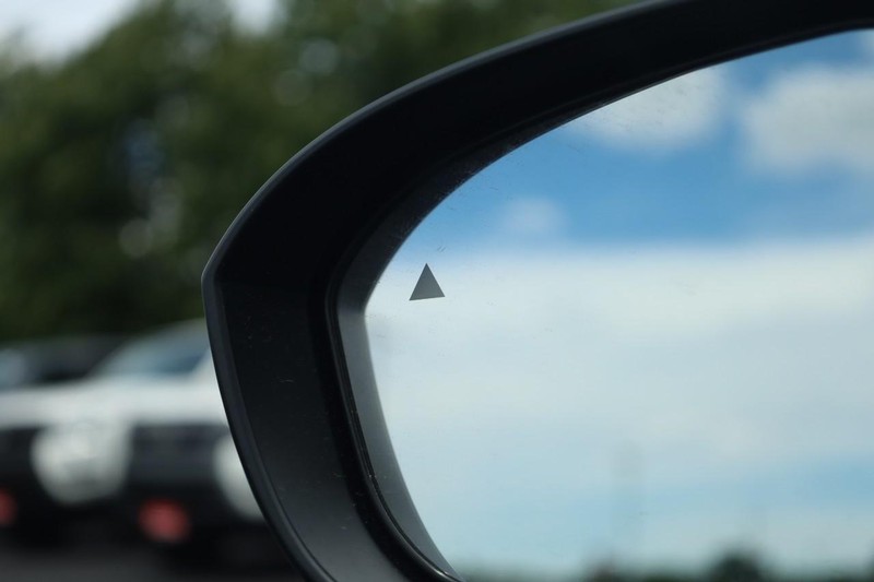 Nissan Rogue Vehicle Image 19