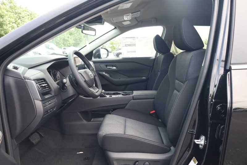 Nissan Rogue Vehicle Image 20