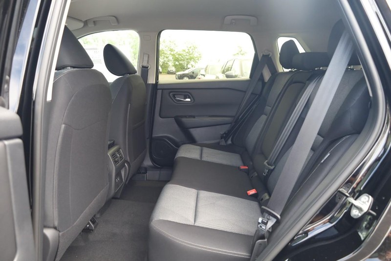 Nissan Rogue Vehicle Image 21