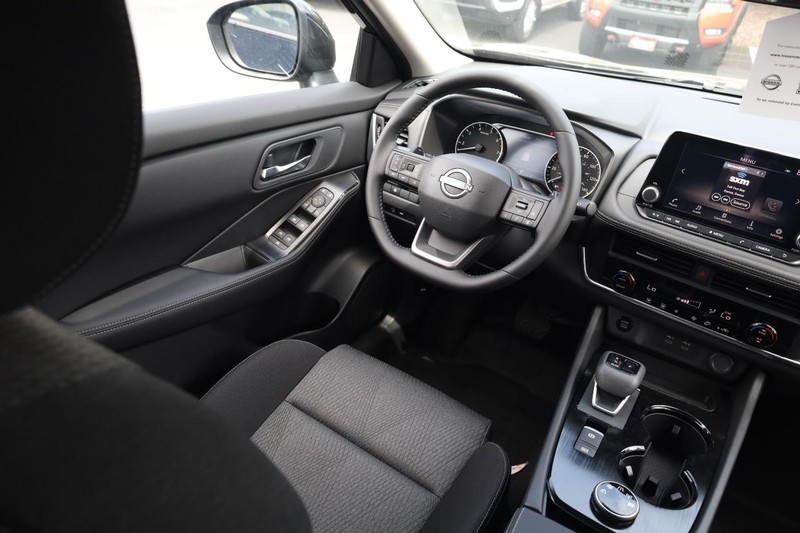 Nissan Rogue Vehicle Image 24