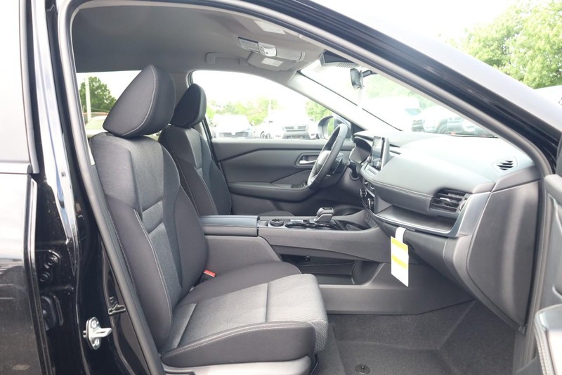 Nissan Rogue Vehicle Image 25