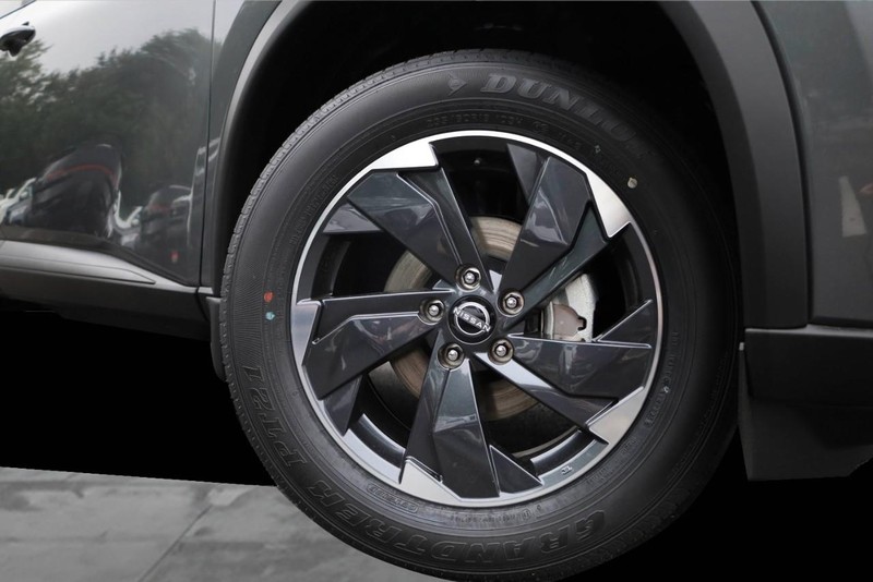 Nissan Rogue Vehicle Image 03