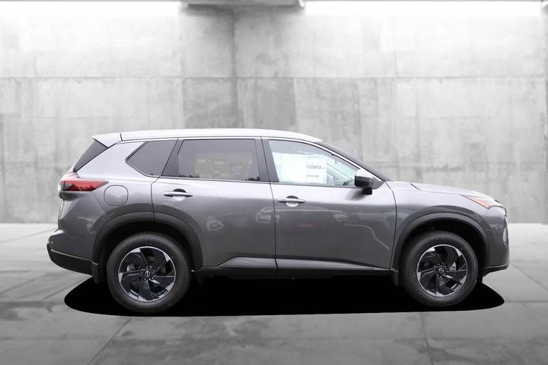 Nissan Rogue Vehicle Image 05