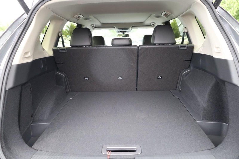 Nissan Rogue Vehicle Image 07