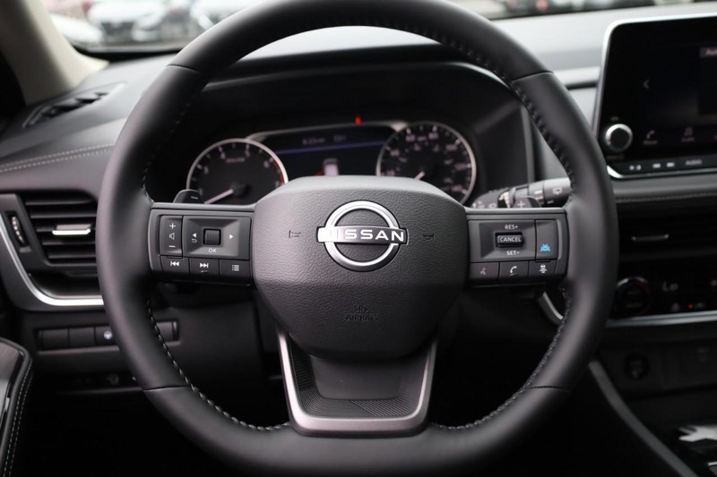 Nissan Rogue Vehicle Image 10