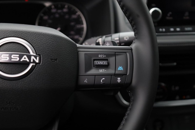 Nissan Rogue Vehicle Image 11