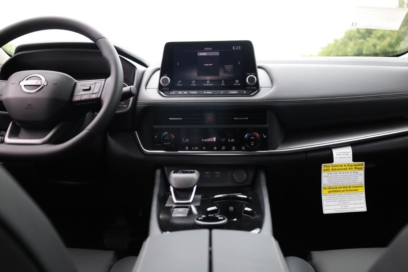 Nissan Rogue Vehicle Image 16