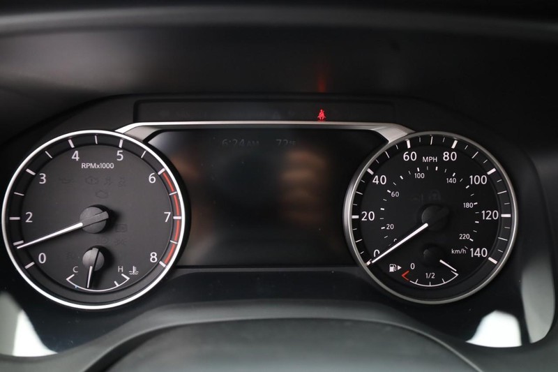 Nissan Rogue Vehicle Image 18