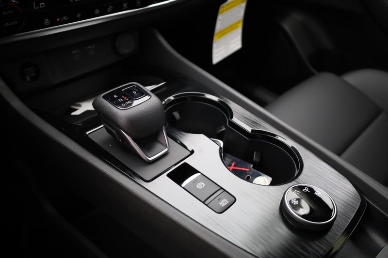 Nissan Rogue Vehicle Image 23