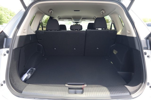 Nissan Rogue Vehicle Image 07