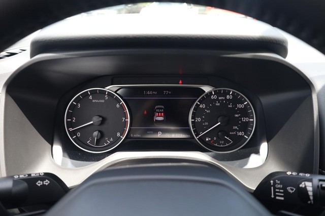 Nissan Rogue Vehicle Image 10