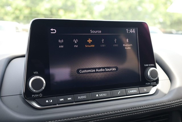 Nissan Rogue Vehicle Image 12