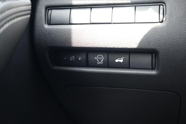 Nissan Rogue Vehicle Image 17