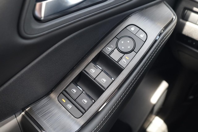 Nissan Rogue Vehicle Image 18