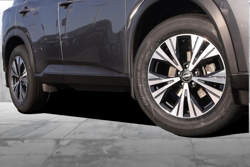 Nissan Rogue Vehicle Image 03