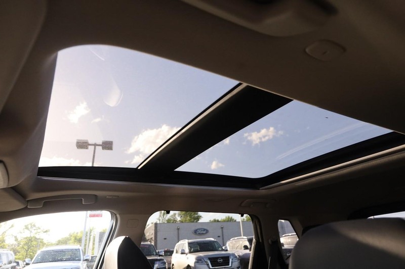 Nissan Rogue Vehicle Image 09