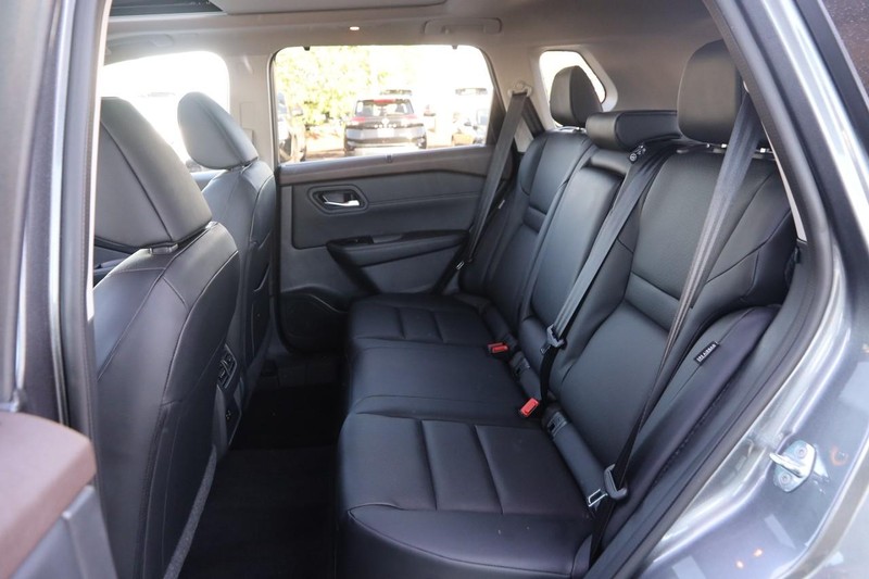 Nissan Rogue Vehicle Image 11