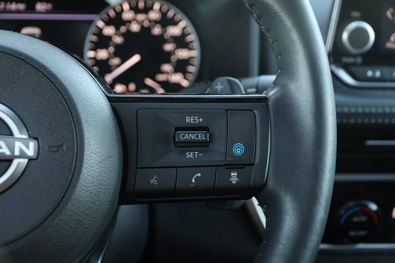 Nissan Rogue Vehicle Image 14