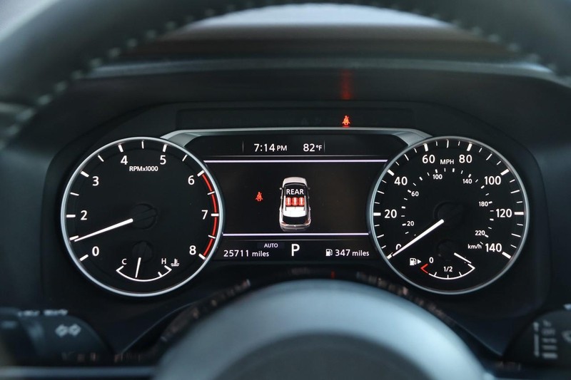 Nissan Rogue Vehicle Image 15
