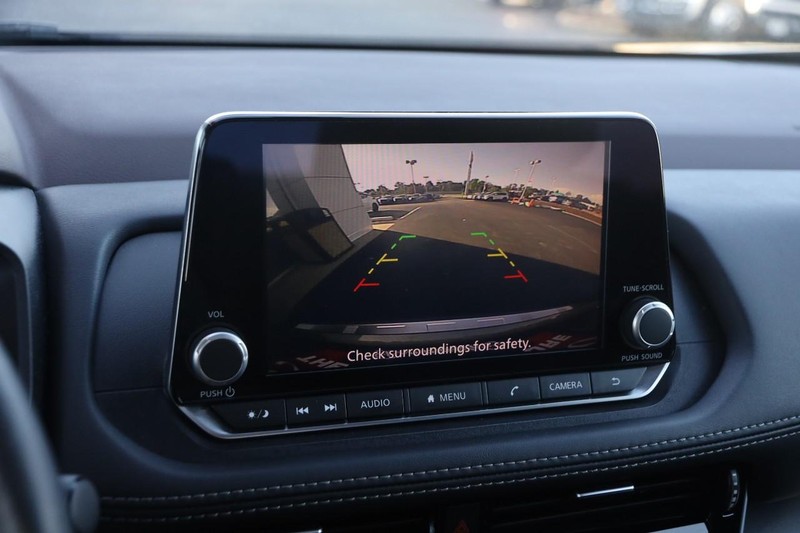 Nissan Rogue Vehicle Image 17