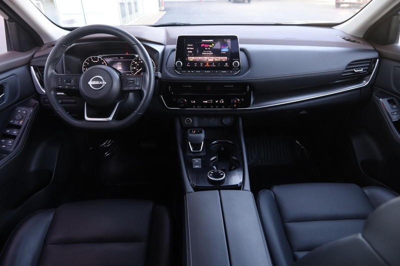 Nissan Rogue Vehicle Image 21