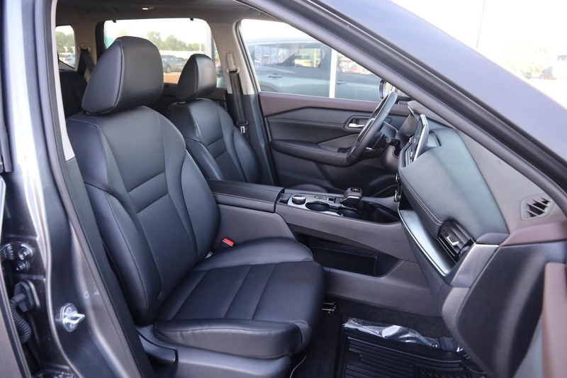 Nissan Rogue Vehicle Image 26