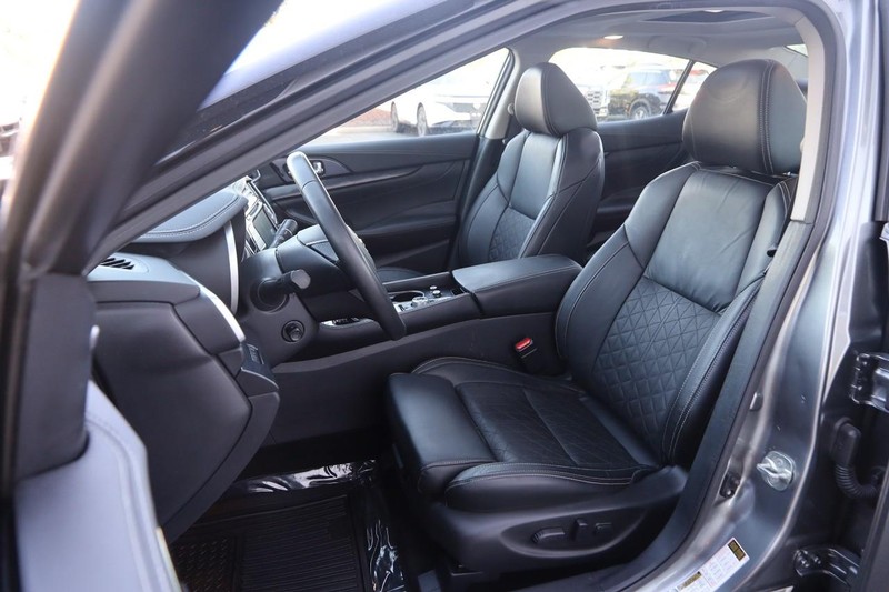 Nissan Maxima Vehicle Image 09