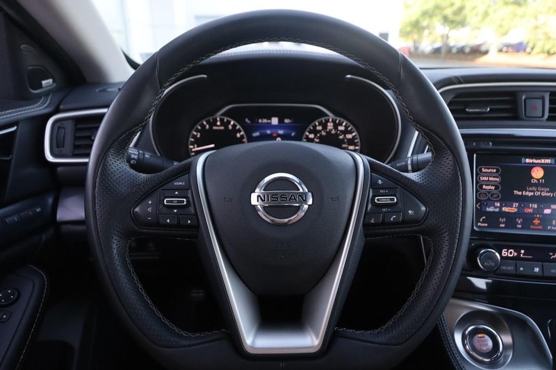 Nissan Maxima Vehicle Image 11