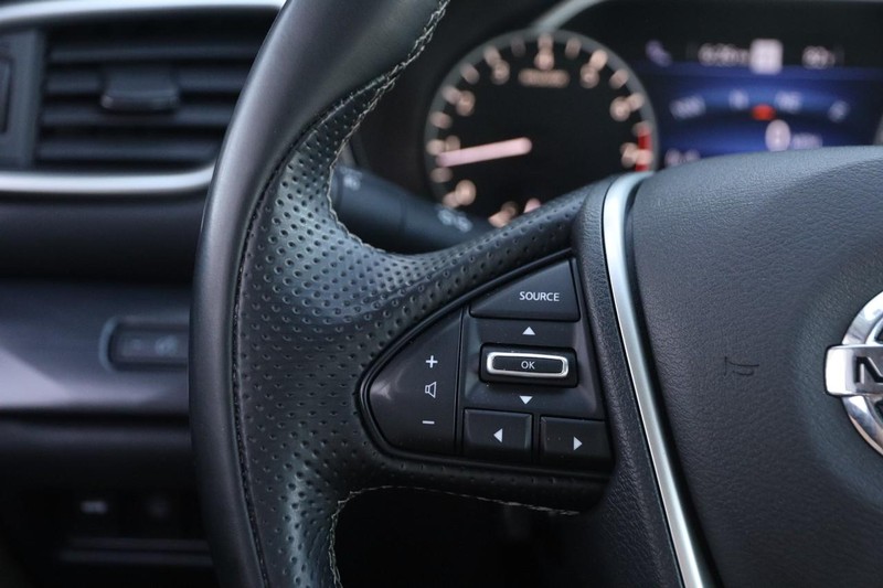 Nissan Maxima Vehicle Image 12