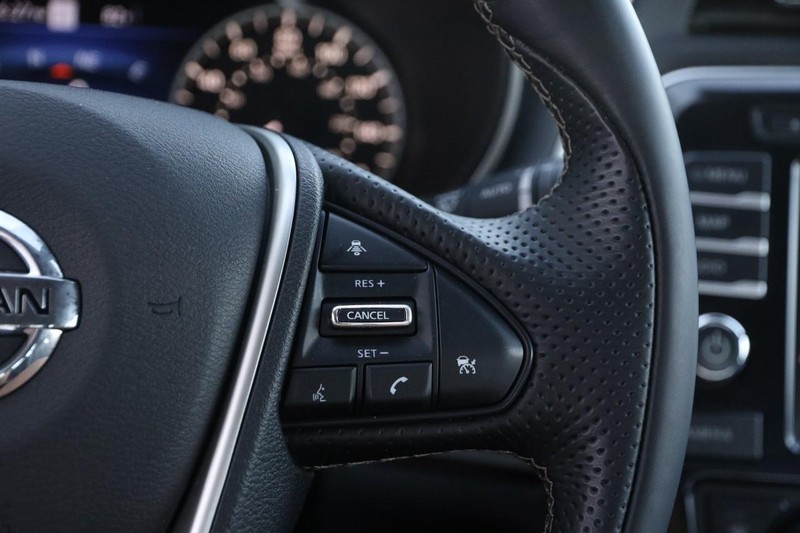 Nissan Maxima Vehicle Image 13
