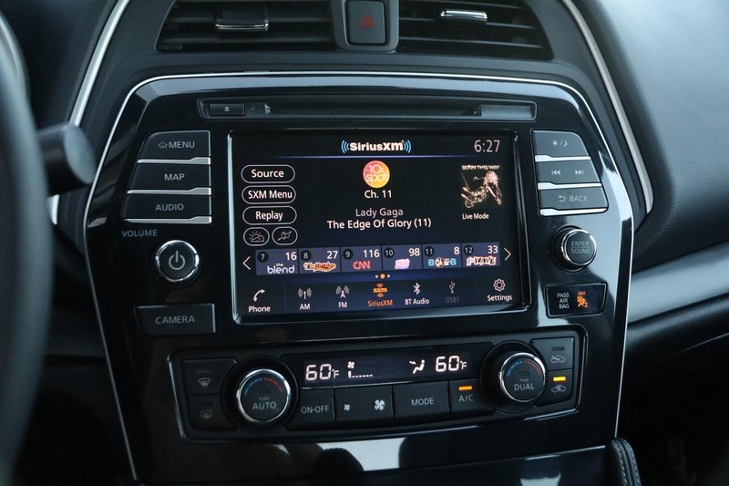 Nissan Maxima Vehicle Image 16