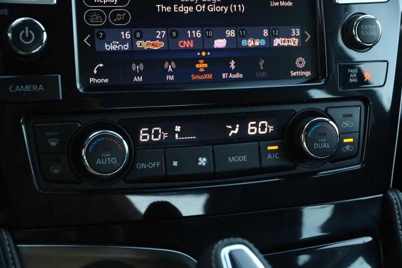 Nissan Maxima Vehicle Image 18