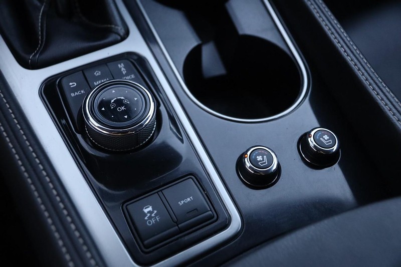 Nissan Maxima Vehicle Image 19