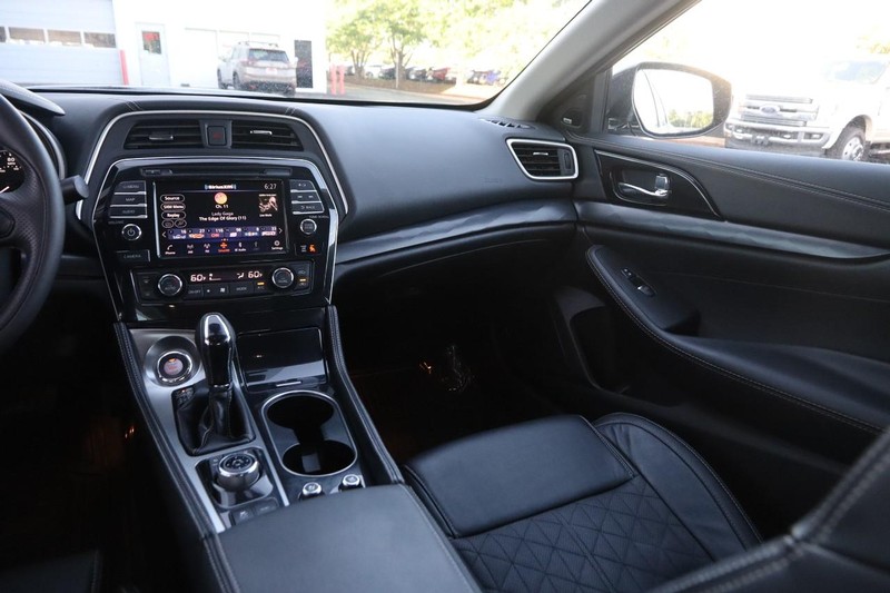 Nissan Maxima Vehicle Image 25