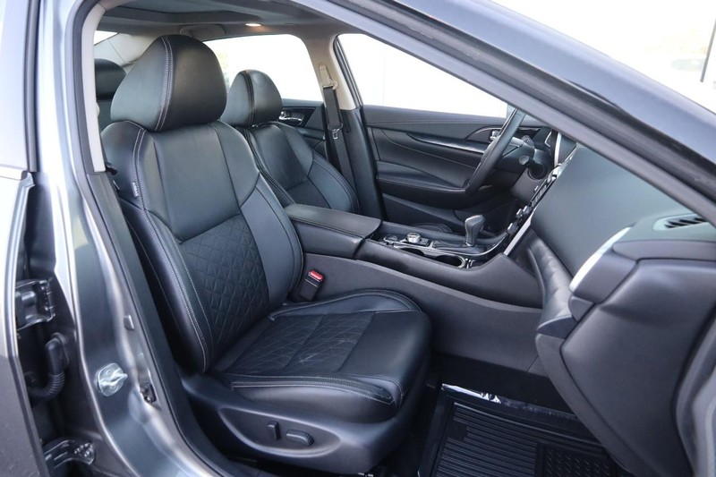 Nissan Maxima Vehicle Image 26