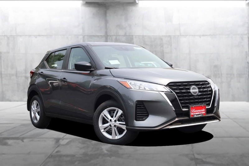 Nissan Kicks Play Vehicle Image 02