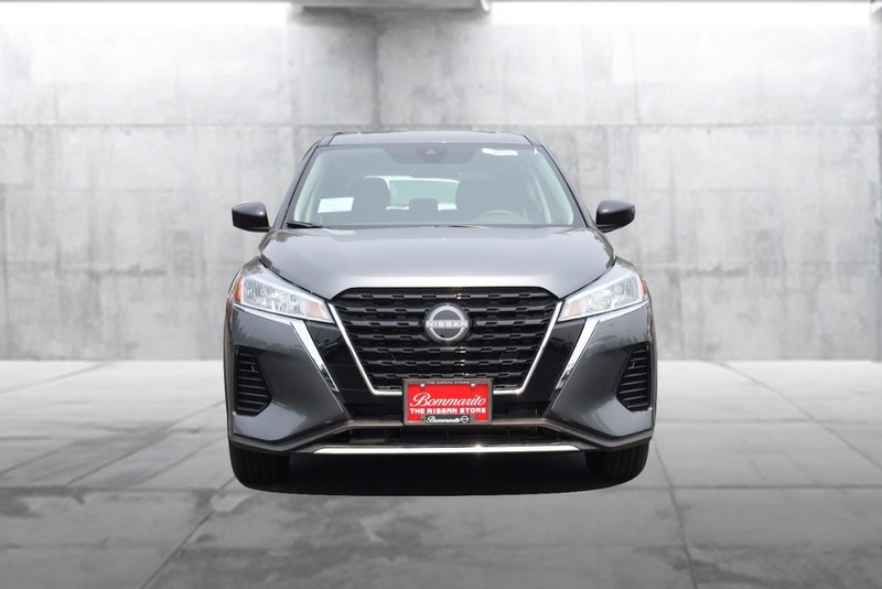 Nissan Kicks Play Vehicle Image 04