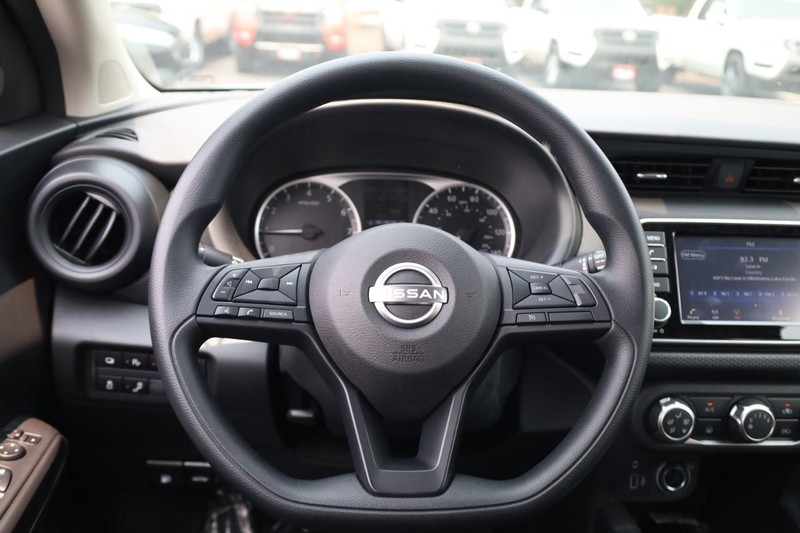 Nissan Kicks Play Vehicle Image 09