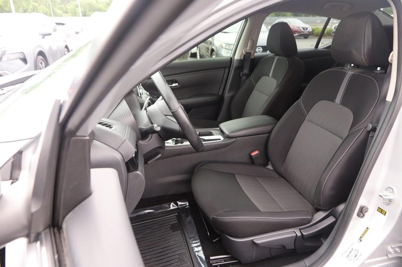 Nissan Sentra Vehicle Image 08