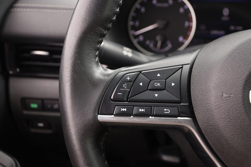 Nissan Sentra Vehicle Image 11