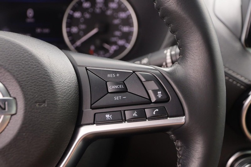 Nissan Sentra Vehicle Image 12