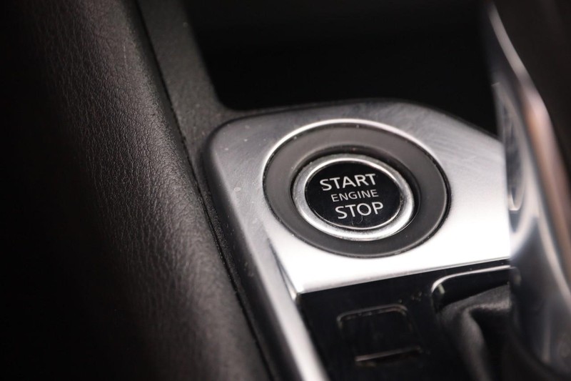 Nissan Sentra Vehicle Image 14