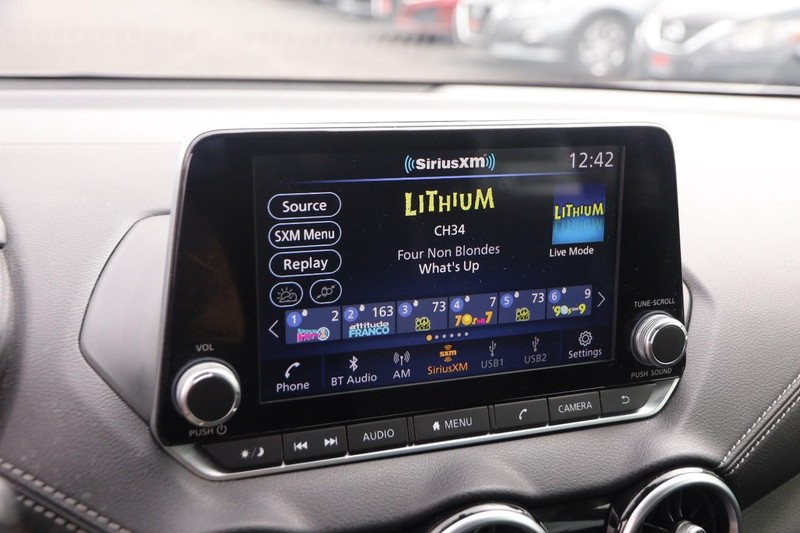 Nissan Sentra Vehicle Image 15