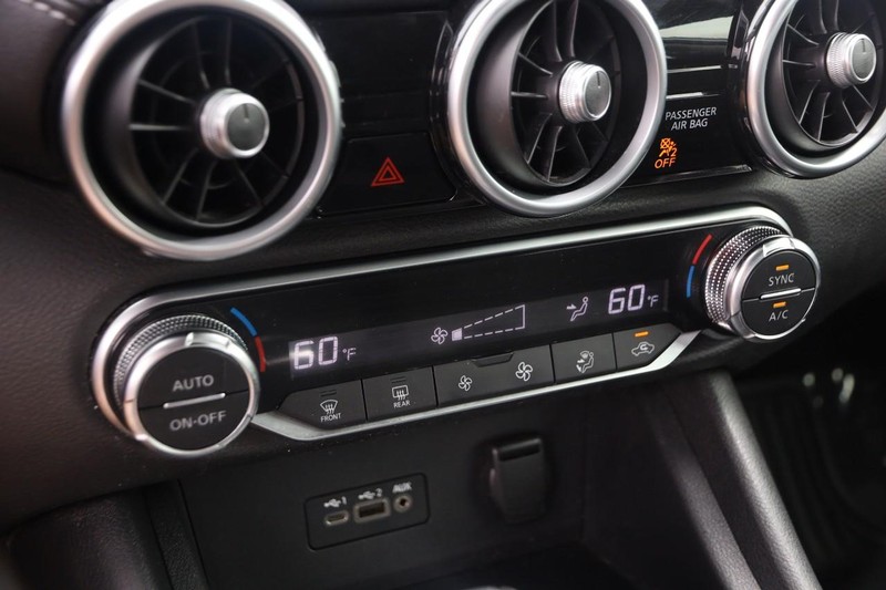 Nissan Sentra Vehicle Image 17