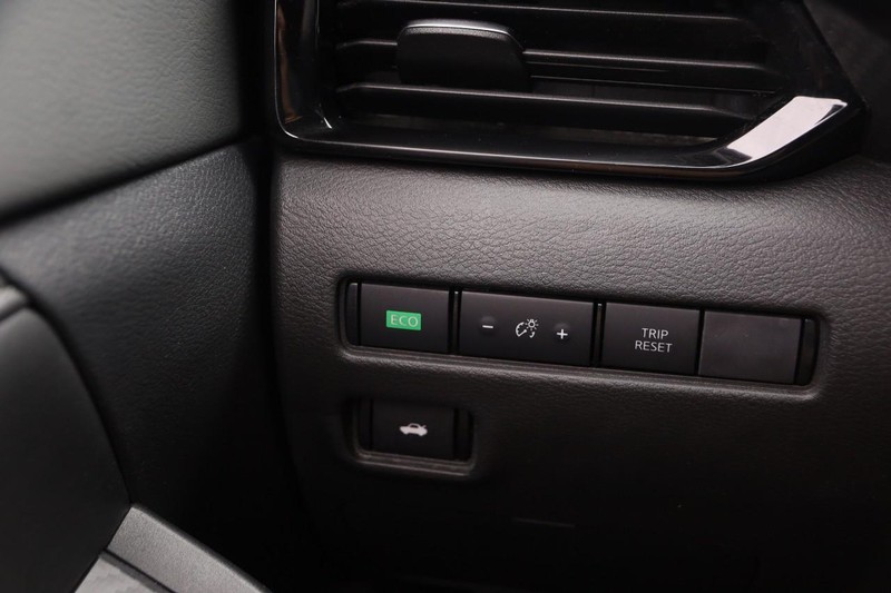 Nissan Sentra Vehicle Image 19